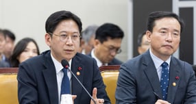 배경훈 과학기술정보통신부 장관 겸 부총리가 31일 서울 여의도 국회에서 열린 제430회 국회(임시회) 쿠팡 침해사고 및 개인정보 유출, 불공정 거래, 노동환경 실태 파악과 재발방지 대책 마련을 위한 연석 청문회에 출석해 의원 질의에 답변하고 있다. /사진=뉴스