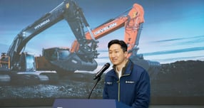 HD건설기계가 1일 공식 출범했다. 사진은 HD건설기계 출범식에 참석한 정기선 HD현대 회장. /사진=HD현대