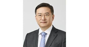 김남정 동원그룹 회장이 2일 2026년 신년사를 통해 그룹의 미래 방향성으로 ▲글로벌 사업 속도전 ▲신사업 및 M&amp;A 강화 ▲AI(인공지능) 기반 생산성 혁신 등 3대 핵심 전략을 제시했다. /사진=동원그룹