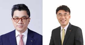 강진두·이홍구 KB증권 대표가 신년사를 통해 2026년을 임계점에 선 해로 규정했다. 사진은 강진두 KB증권 대표(왼쪽)과 이홍구 대표. /사진=KB증권