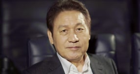 국민 배우 안성기(73)가 4일째 중환자실에 의식불명 상태로 입원 중이다. 사진은 지난 2021년 5월 영화 '아들의 이름으로'(감독 이정국) 라운드 인터뷰에 참석한 주연배우 안성기. /사진=엣나인필름 제공