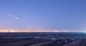 지난해 11월18일(현지시각) 중국 헤이룽장성 하얼빈 상공에서 레오니드 유성우가 관측되고 있다. /사진=뉴시스