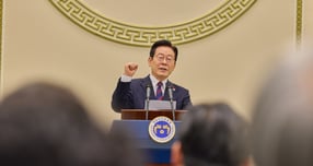 이재명 대통령이 2일 청와대 영빈관에서 열린 2026년 시무식에서 인사말을 하고 있다. / 사진=청와대 제공 