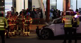 경찰이 종각역 인근에 사고를 낸 70대 택시운전자 신병 확보에 나섰다. 사진은 지난 2일 오후 서울 종로구 종각역 인근에서 퇴근길 추돌사고가 발생한 모습. /사진=뉴시스