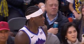 이부진 호텔신라 사장과 그의 아들 임동현 군이 NBA 경기를 보는 모습이 포착됐다. /사진=NBC스포츠 중계화면 캡처)