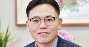 김동춘 LG화학 최고경영자(CEO)는 신년사를 통해 급변하는 글로벌 경영 환경 속에서 '파부침주'(破釜沈舟)의 각오로 가장 강한 회사로 도약하자고 임직원들에게 주문했다. 사진은 김동춘 LG화학 CEO의 모습. /사진=LG화학 제공