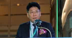 지난해 3월5일 서울 강남구 코엑스에서 열린 ‘인터배터리 2025’ 개막식에서 개회사를 하고 있는 김동명 LG에너지솔루션 대표이사 겸 한국배터리산업협회장 /사진=뉴스