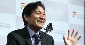 배우 안성기가 혈액암 투병 끝에 별세했다. 사진은 지난 2017년 서울 마포구 상암동 한국영상자료원에서 열린 '안성기 데뷔 60주년 기념 특별전' 기자회견에 참석한 고 배우 안성기. /사진=머니투데이