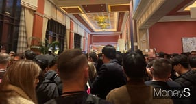 4일(현지시각) 삼성전자가 세계 최대 규모 가전·IT 전시회 'CES 2026'에 맞춰 진행하는 행사 '더 퍼스트룩'(The First Look)이 개막했다. 행사가 진행되는 미국 라스베이거스의 윈 호텔이 방문객들로 북적이고 있다. /사진=정연 기자