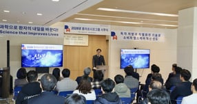 김민영 동아쏘시오홀딩스 대표가 시무식에서 R&amp;D(연구·개발) 성과의 중요성을 언급했다. 사진은 시무식이 진행되는 모습. /사진=동아쏘시오홀딩스