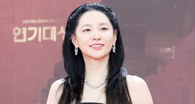 배우 이영애가 자신이 김건희 여사가 친분이 있다고 주장한 유튜버를 상대로 제기한 손해배상 소송을 항소심에서 취하했다. 사진은 지난해 12월 서울 영등포구 KBS신관홀에서 진행된 '2025 KBS 연기대상' 레드카펫 행사에 참석한 배우이영애. /사진=뉴스