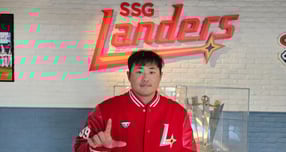 SSG랜더스가 포수 이지영과 2년 총액 5억원에 다년계약을 체결했다. 사진은 SSG와 재계약을 마친 이지영. /사진=SSG랜더스 제공