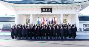 LIG넥스원이 국립서울현충원에서 애국 시무식을 진행했다. /사진=LIG넥스원