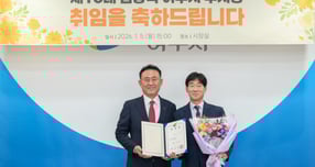 이충우 여주시장(왼쪽)과 제10대 김광덕 여주부시장(오른쪽). /사진제공=여주시