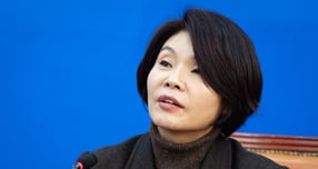 한정애 더불어민주당 정책위의장이 6일 서울 여의도 국회에서 열린 원내대책회의에서 모두 발언을 하고 있다. / 사진=뉴스1  