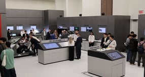 6일(현지시각) 라스베이거스 컨벤션센터(LVCC) 현대모비스 부스에 글로벌 비즈니스 파트너들이 방문했다. /사진=현대모비스