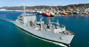 지난 6일 울산 HD현대중공업 중형선사업부 인근 부두에서 미 해군 소속 'USNS 앨런 셰퍼드'함이 정기 정비를 마치고 출항하는 모습. /사진=HD현대