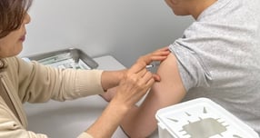 과천시 대상포진 예방접종 모습. /사진제공=과천시