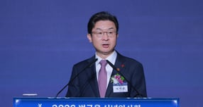 이억원 금융위원장이 5일 오후 서울 중구 롯데호텔에서 열린 '2026 범금융 신년인사회'에서 신년사를 하고 있다./사진=뉴스