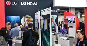 LG전자 북미이노베이션센터(LG NOVA)가 CES 2026에서 글로벌 스타트업과 함께 인공지능(AI) 혁신 기술을 선보였다. 사진은 미국 라스베이거스에서 열린 세계 최대 가전·IT 전시회 CES 2026에 'AI 기반 혁신 선도'를 주제로 마련된 LG전자 북미이노베이션센터(LG NOVA) 부스에 관람객들이 북적이고 있는 모습. /사진=LG전자 제공