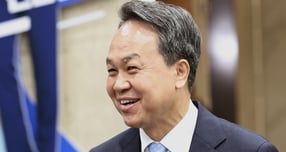 사진은  지난달 4일 오후 서울 중구 신한은행 본점에서 진옥동 신한금융 회장이 연임 소감을 밝히고 있는 모습./사진=뉴스