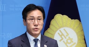 신영대 더불어민주당 의원이 전직 선거사무장 징역형 집행유예 확정으로 당선 무효가 됐다. 사진은 신 의원이 지난 7일 서울 여의도 국회 소통관에서 공직선거법 위반 혐의로 기소된 자신의 전직 선거사무장 강모씨에 대한 대법원 상고심 선고 전에 기자회견 한 모습. /사진=뉴시스