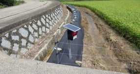 야생동물 피해예방시설인 '전기 목책기' 설치 모습./사진=진주시