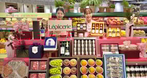 2025년 잠실점에서 설 선물 세트를 홍보하는 모델들/사진=롯데백화점 홍보 3팀 제공.