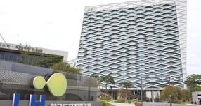 LH(한국토지주택공사)는 지난해 10월 이한준 전 사장에 이어 사장 직무대행인 이상욱 부사장이 최근 사의를 표명했다. 수장 공백이 장기화돼 주택 공급정책의 컨트롤타워 수행에 차질이 우려된다. 사진은 LH 진주 본사 전경. /사진=LH