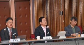 이현재 경기 하남시장(가운데)이 8일, 2026년 새해를 맞아 열린 '정책모니터링단 정기회의'에 참석해 인사말을 하고 있다. /사진제공=하남시