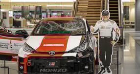 토요타 테크니컬 센터 시모야마에 모리조(토요타 아키오 회장)가 운전하다 전복된 야리스 차량이 전시된 모습. /사진=한국자동차기자협회