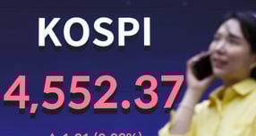 정부가 국내 주식 장기투자 촉진을 위한 정책을 내놨다. 사진은 지난 8일 서울 여의도 한국거래소. /사진=뉴시스