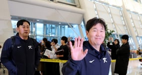 류지현 감독이 이끄는 한국 야구대표팀이 월드베이스볼클래식 준비를 위해 사이판으로 떠난다. 사진은 9일 인천국제공항을 통해 미국 사이판으로 떠나는 류지현 월드베이스볼클래식 대표팀 감독. /사진=스타뉴스  