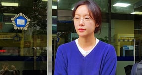 배우 황정음이 1인 기획사 미등록 논란에 대해 해명했다. 사진은 지난해 9월 제주시 이도2동 제주지방법원에서 취재진 질문에 답한 배우 황정음. /사진=뉴스