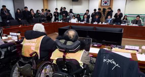 서울시가 더불어민주당과 전국장애인차별철폐연대가 정치적 이익 위해 행정 모독을 하고 있다며 유감을 표했다. 사진은 이날 열린 더불어민주당-전국장애인차별철폐연대와의 대화 /사진=뉴시스