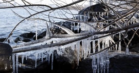 행정안전부가 10일 전국 대부분 지역에 한파 특보가 발효되면서 이날 오후 3시를 기해 재난 위기경보 수준을 '관심'에서 '주의'로 격상했다. 사진은 한파특보가 발효됐던 지난 2일 서울 여의로 한강변의 모습. /사진=뉴시스