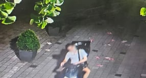 사진은 강남 일대에 불법 전단지가 뿌려지는 모습. /사진=머니투데이(서울경찰청 제공)