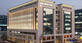 SK그룹이 지난 10일 경기 성남시 판교 SK가스 사옥에서 올해 첫 토요 사장단 회의를 열고, 중국 사업 전략을 재점검하고 인공지능(AI)을 결합한 생산성 혁신 방안을 집중 논의했다. 사진은 SK가스 판교 사옥. /사진=SK가스