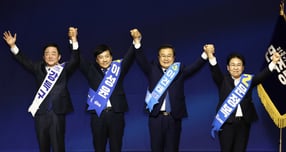 더불어민주당 새 최고위원에 강득구·이성윤·문정복 의원이 선출됐다. 사진은 11일 오후 서울 여의도 국회 의원회관에서 열린 더불어민주당 최고위원 보궐선거 후보자 합동연설회에서 왼쪽부터 강득구, 이성윤, 이건태, 문정복 의원. /사진=뉴시스 