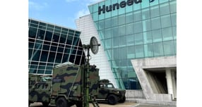 무선 통신 기업 휴니드가 교환사채에 이어 300억원규모 단기차입을 추진한다. 사진은 휴니드 사옥 앞에 주차된 회사가 장비를 공급하는 TICN(전술정보통신체계) 차량. /사진제공=휴니드 홈페이지