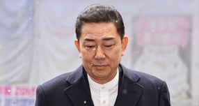 김병기 더불어민주당 의원이 당 윤리심판원에 출석하며 무고함을 밝혀내겠다고 말했다. 사진은 김 의원이 12일 서울 여의도 민주당사에서 열리는 윤리심판원 회의에 출석한 모습. /사진=뉴스