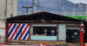 지난 10일 강풍에 간판 추락 사고가 일어난 의정부 호원동 상점. /사진=고상규 기자