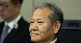 내란 특검팀이 재판부에 12·3 비상계엄 당시 언론사 단전·단수를 지시한 혐의를 받는 이상민 전 행정안전부 장관 징역 15년을 요청했다. 사진은 이 전 장관이 지난해 10월17일 서울 서초구 서울중앙지법에서 열린 내란 중요임무 종사 등 혐의 첫 공판기일에 출석해 피고인석에 앉은 모습. /사진=뉴스1(공동취재)