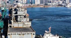 지난 12일 미 해군 해상수송사령부 소속 4만톤급 군수지원함 'USNS 아멜리아 에어하트함이 입항했다. /사진=HJ중공업