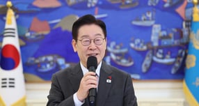 이재명 대통령이 정부에 검찰개혁, 보완수사권 조정 문제 등과 관련해 당 차원에서 충분한 논의한 의견을 수렴하라고 밝혔다. 사진은 이 대통령이 지난 12일 청와대 본관에서 열린 종교 지도자 초청 오찬 간담회에서 발언한 모습. /사진=뉴시스(청와대통신사진기자단) 