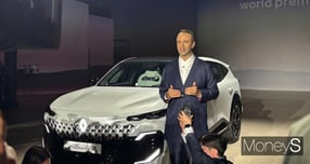 니콜라 파리 르노코리아 사장이 한국 시장의 중요성을 거듭 강조했다. 사진은 인터뷰 중인 파리 사장의 모습. /사진=김이재 기자