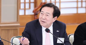  김기문 중소기업중앙회장은 AI(인공지능) 협업 생태계 구축 및 대기업과 중소기업의 상생 토대 마련을 핵심 과제로 제시했다. 사진은 지난 9일 청와대에서 열린 경제성장전략 국민보고회에서 발언하고 있는 김 회장./사진=뉴스