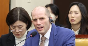 해롤드 로저스 쿠팡 대표이사가 경찰조사에 불응하고 출국한 것으로 확인됐다. 사진은 지난달 31일 오전 서울 여의도 국회에서 열린 쿠팡 연석 청문회 당시 모습. /사진=뉴시스