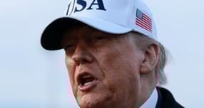 도널드 트럼프 미국 대통령이 이란 반정부 시위대에게 지원이 곧 도착할 것이라는 메시지를 전했다. 사진은 트럼프 대통령이 지난 13일(현지시각) 미국 미시간주 디트로이트 방문을 마친 후 메릴랜드주 앤드루스 합동기지에 도착한 모습. /사진=로이터