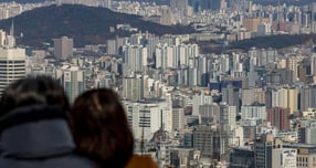  서울 남산에서 시내 아파트가 보이고 있다./사진=뉴시스